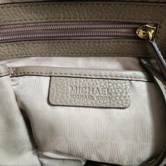 Michael Kors Women's Beige Large Pebbled Leather Tote Shoulder Bag - Picture 6 of 7